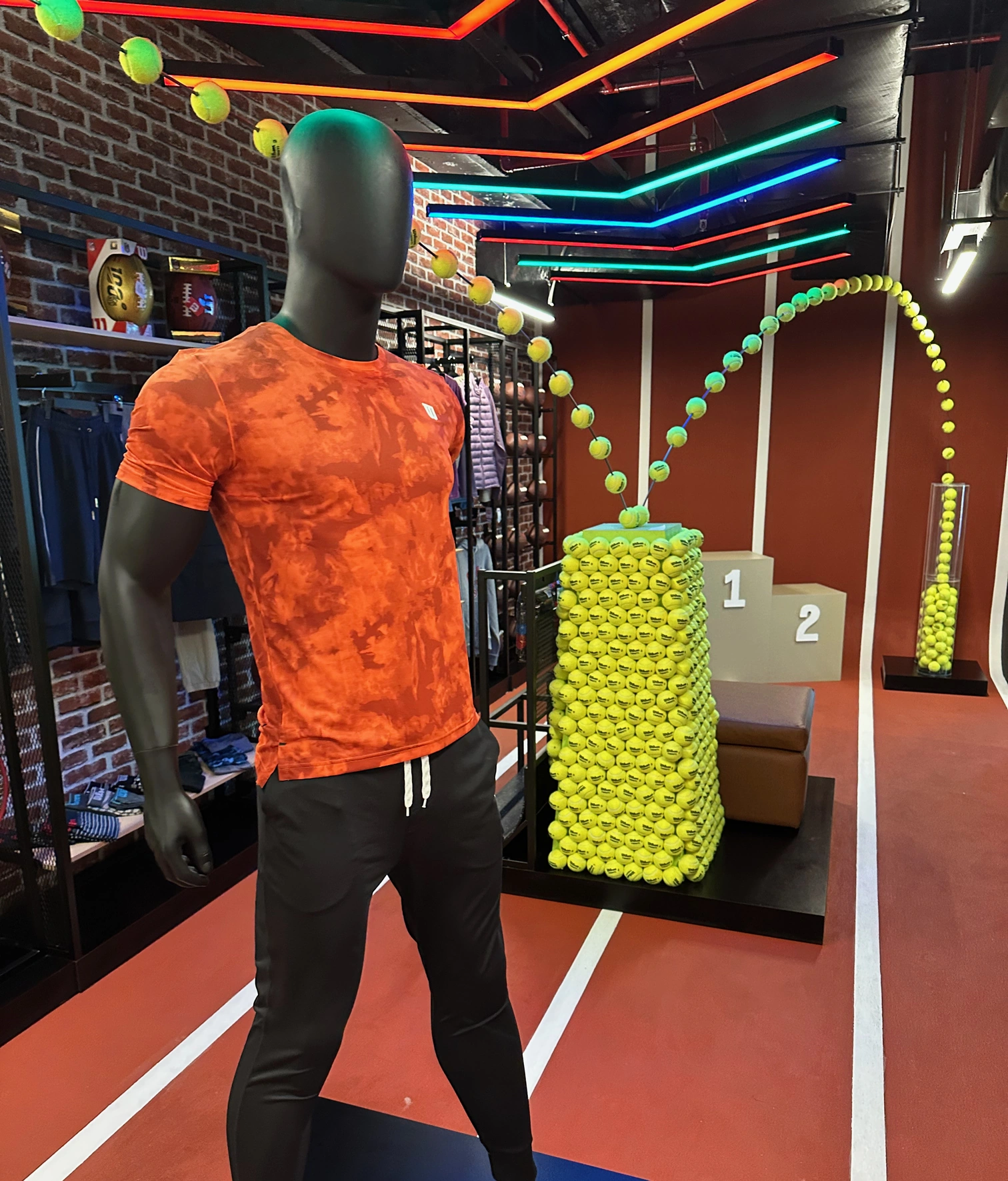 Exhibición deportiva en el Showroom